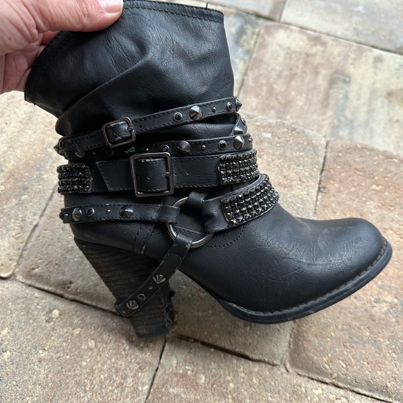 Not Rates black rhinestone ankle boots with heel! - Picture 6 of 7